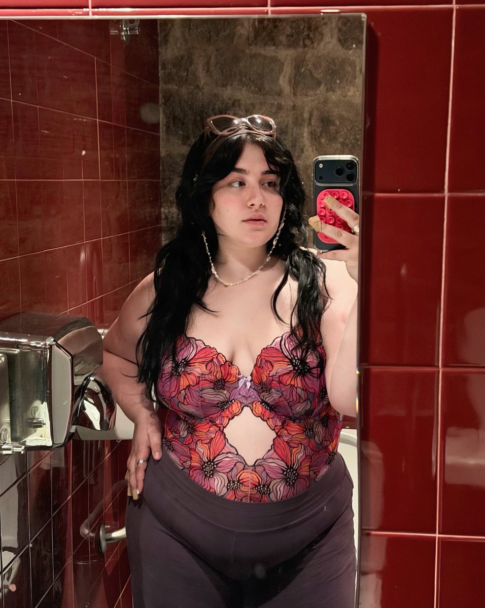 Maple_Divine's tweet photo. do you like naturally curvy girls with a soft chubby tummy? ❤️ https://t.co/CuN1cz2Z3q