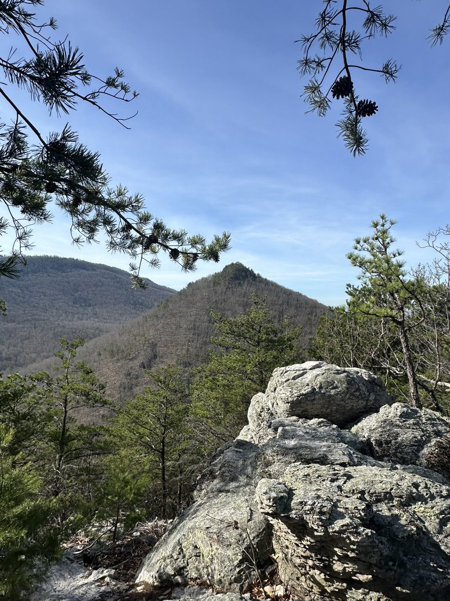 HikingLawyer's tweet photo. Back from another weekend in @ShenandoahNPS … 20 miles of trail and 5,000 feet of climbing.  Until next time!

#nationalparks #solohike #outdoors https://t.co/LrFZhZQWAU