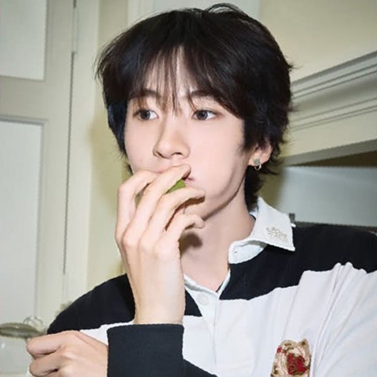 ves ֺ ໒꒱ tweet media