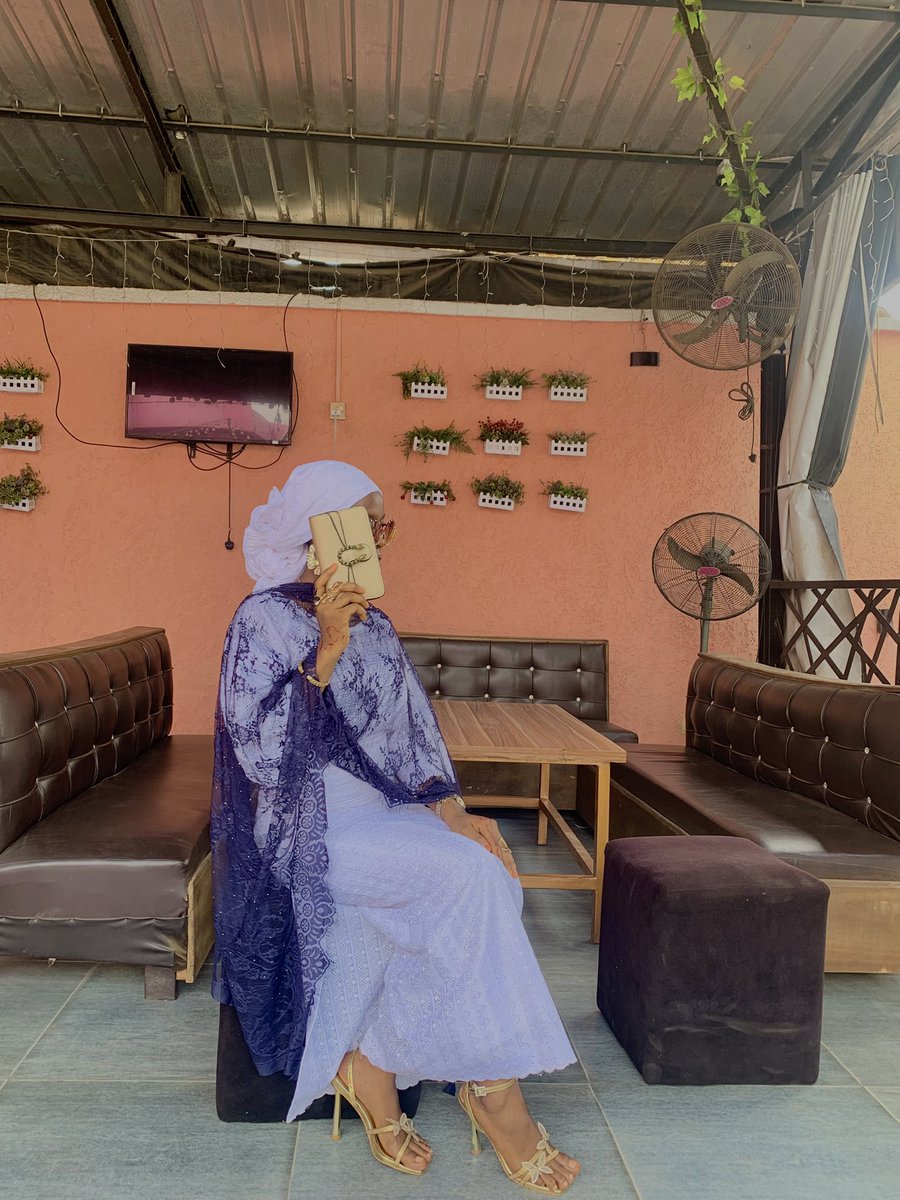 _aramide09_'s tweet image. I slayed this perfectly. Iro and buba can’t look better than this 😊