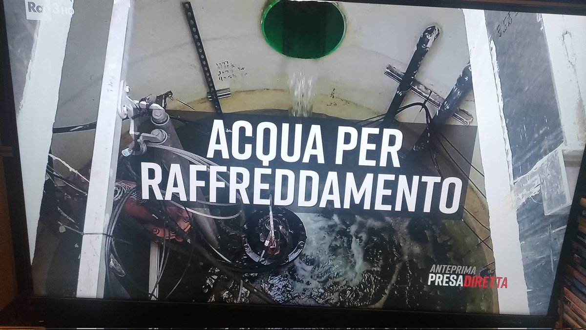 unoenessunoe's tweet image. L'#intelligenzaartificiale ha bisogno di energia per i supercalcolatori e acqua per raffreddare i data center. Uno studio americano ha stimato che nel 2030 il consumo di acqua sarà pari a quello consumato da un paese come l'Italia. #presadiretta