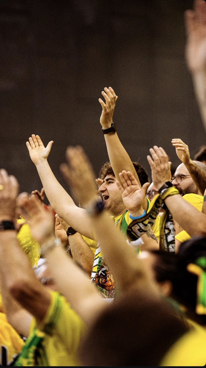 furiaamarilla23's tweet photo. SOMOS CAMPEONES DE LA COPA DE ESPAÑA. Nos hemos dejado todo en la grada, estamos muertos. Gracias por acompañarnos en cada cántico, por veniros a la grada, gracias a vosotros hemos sido locales en cada partido y lo supuesto a los jugadores, somos un binomio que nunca falla. https://t.co/0i1IBj7ojX