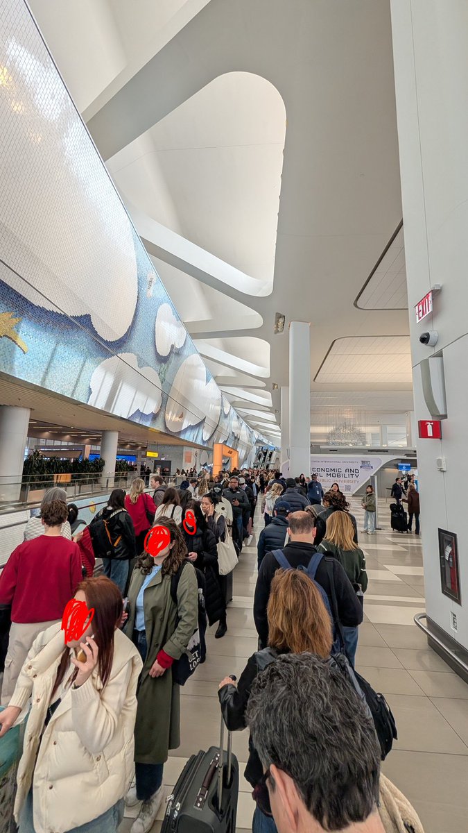 JesterTTU's tweet photo. @LordArche @shortgrassonly @_ZachGriff @poke I took this photo at 13:12 shortly after I got in the Pre check line. Made it through TSA at 14:53 https://t.co/ckIO925jq9