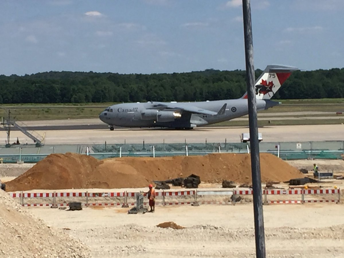 Neubau Frachthalle Köln/Bonn Airport (2017) 🚧 hier: Erd- und Fundamentarbeiten parallel zur Rollbahn unter erhöhten sicherheits- und logistiktechnischen Anforderungen, eine besondere Herausforderung (Foto, AC) #Bauleitung