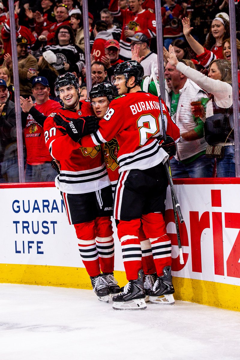 NHLBlackhawks's tweet photo. all of us rn: https://t.co/XNlxvzmvvN