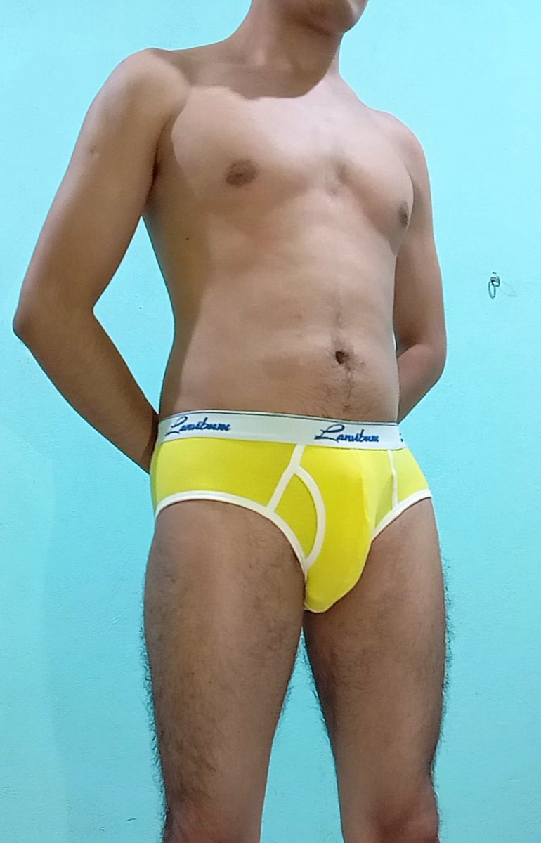 fer_shark's tweet photo. Modelando trusa amarilla, marca Lanvibum https://t.co/EPG9ktIxfq