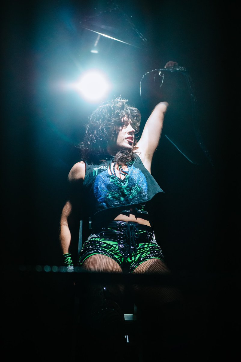 𝐂𝐎𝐔𝐑𝐈𝐄𝐑 𝟔. ☆ tweet media