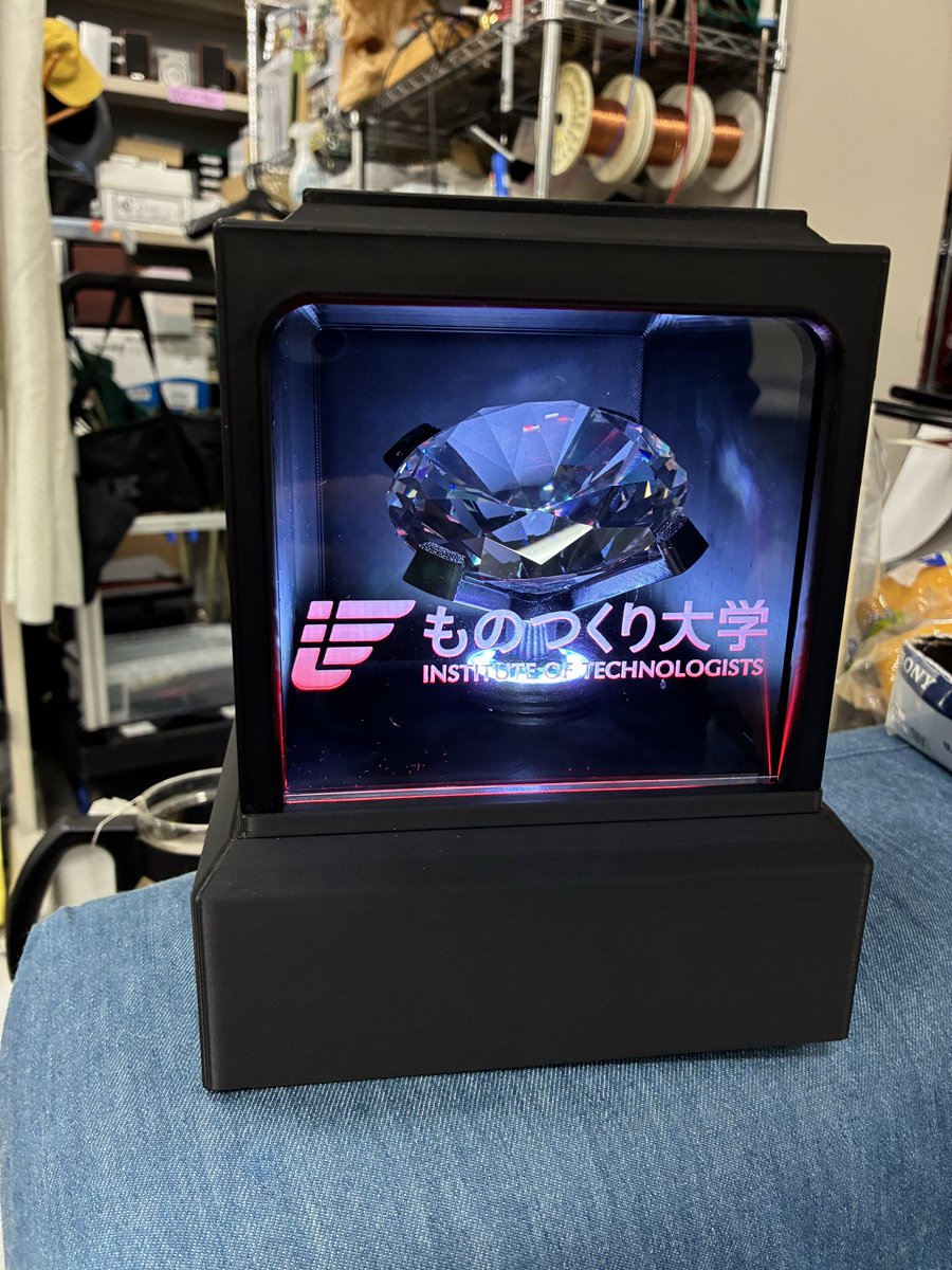 MITSUI_Minoru's tweet photo. ようやく完成！
我ながら、かっけー出来栄えだと思う。
とある企業さんからの依頼で開発したりトロフィー土台。
納品する方もめっちゃ良いけど、ロゴとかの関係で、もの大バージョンのみ公開。
今後、色んな機能を組み合わせて実装する予定。
大学内で鋳造とか切削した何かを生やしてみても良いかも。 https://t.co/GBzSqt7XKv