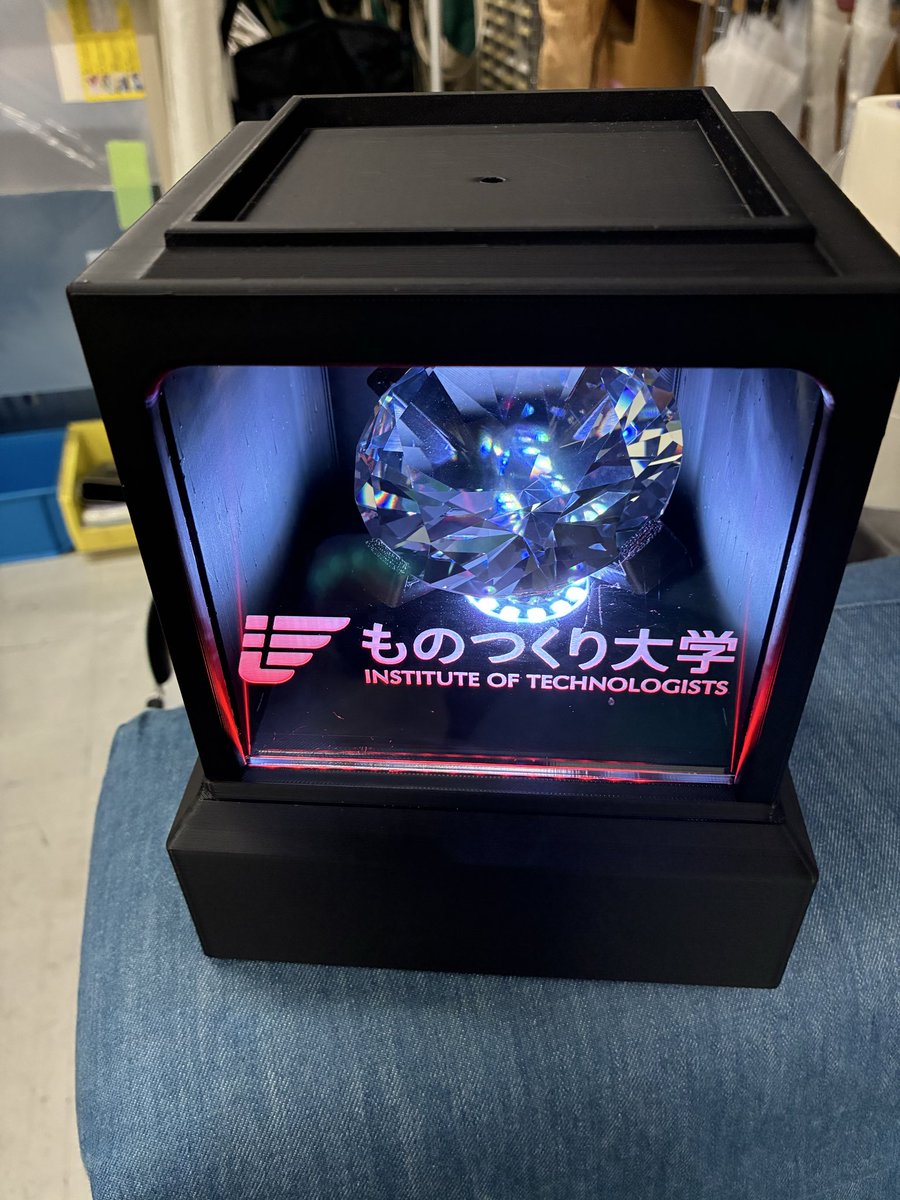 MITSUI_Minoru's tweet photo. ようやく完成！
我ながら、かっけー出来栄えだと思う。
とある企業さんからの依頼で開発したりトロフィー土台。
納品する方もめっちゃ良いけど、ロゴとかの関係で、もの大バージョンのみ公開。
今後、色んな機能を組み合わせて実装する予定。
大学内で鋳造とか切削した何かを生やしてみても良いかも。 https://t.co/GBzSqt7XKv