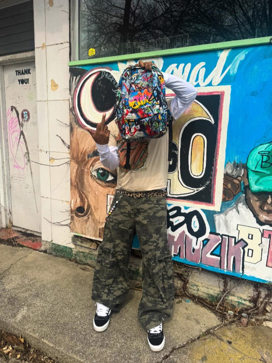 WhyNotHendrixx's tweet photo. This scene don't need a director, Press play, don't press me 🎞️
#fashion #y2k #streetwear https://t.co/Wamuymahe0