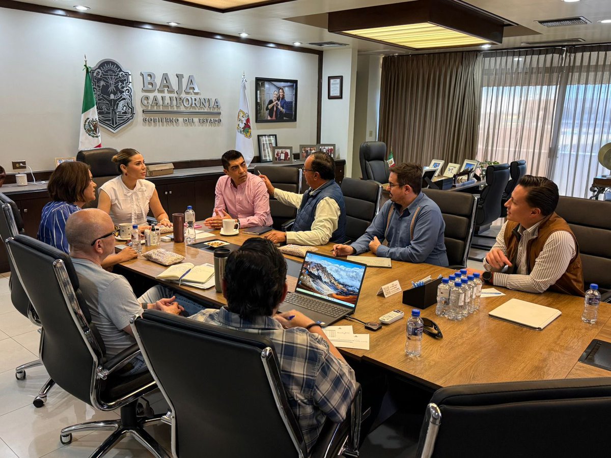 Sostuve una reunión de trabajo con la gobernadora de Baja California, <a href="/MarinadelPilar/">Marina del Pilar</a> para fortalecer el consumo del frijol nacional, un alimento clave en la mesas mexicanas

Siguiendo el rumbo marcado por nuestra presidenta <a href="/Claudiashein/">Claudia Sheinbaum Pardo</a> , trabajamos por la soberanía alimentaria