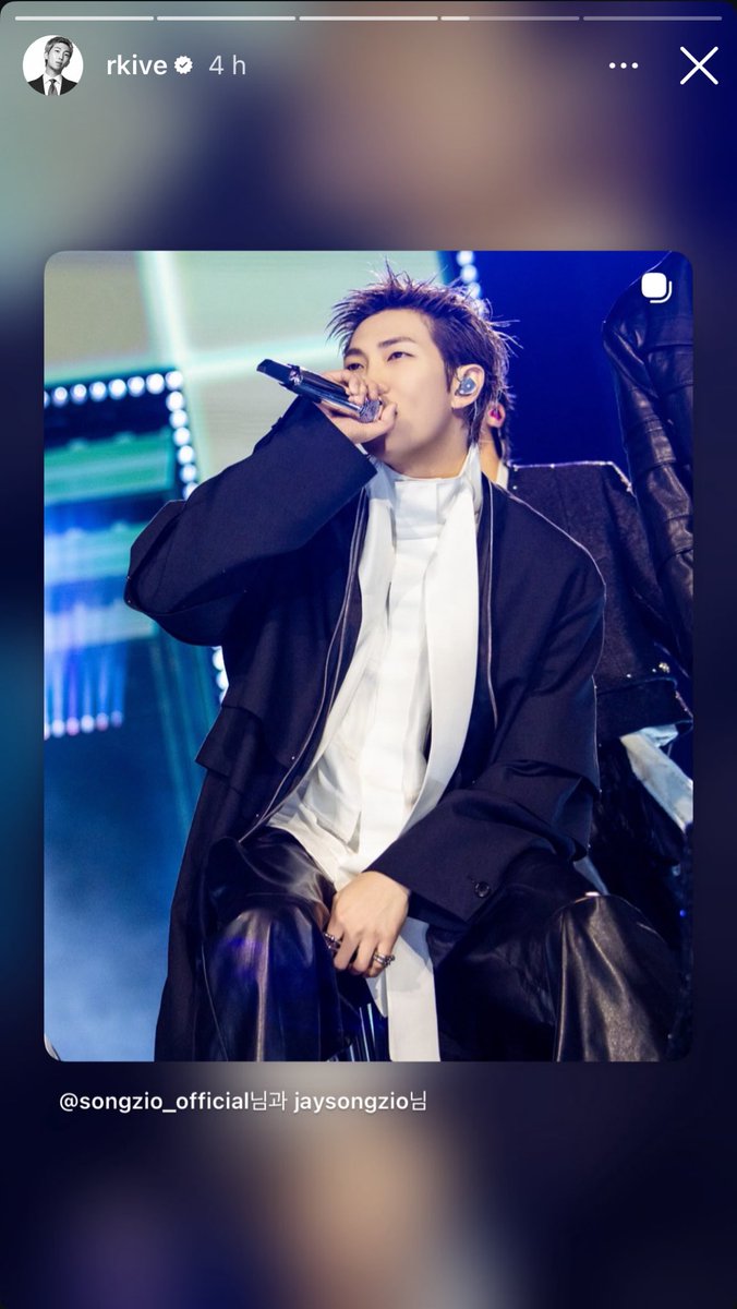ARMYFRANCE_'s tweet photo. [@BTS_twt x Instagram]

「220326」 #RM 🐨

🐨 [STORY] 
🙇🏻💙

🐨Je vivrai toujours dans le présent.
[Ndt : Namjoon fait référence aux paroles de Mikrokosmos où il a changé le chiffre de la population mondiale.]

#Baem

#BTS #방탄소년단 https://t.co/zW5ycTr0bb