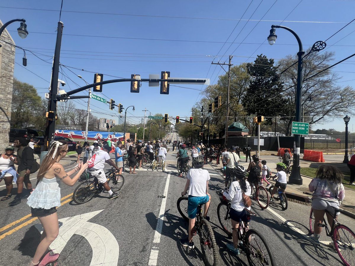 Eric Phillips tweet media