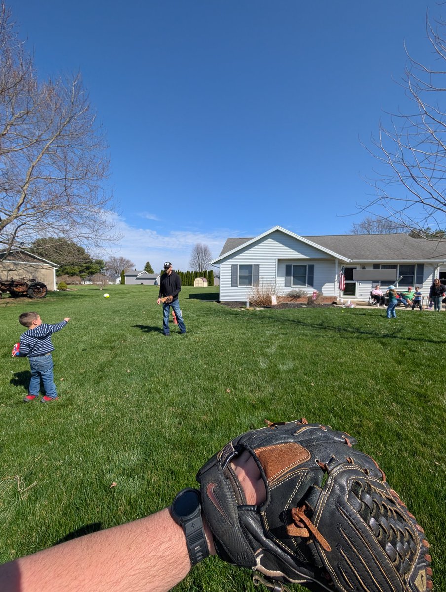 Flyers, Bills, Reds tweet media