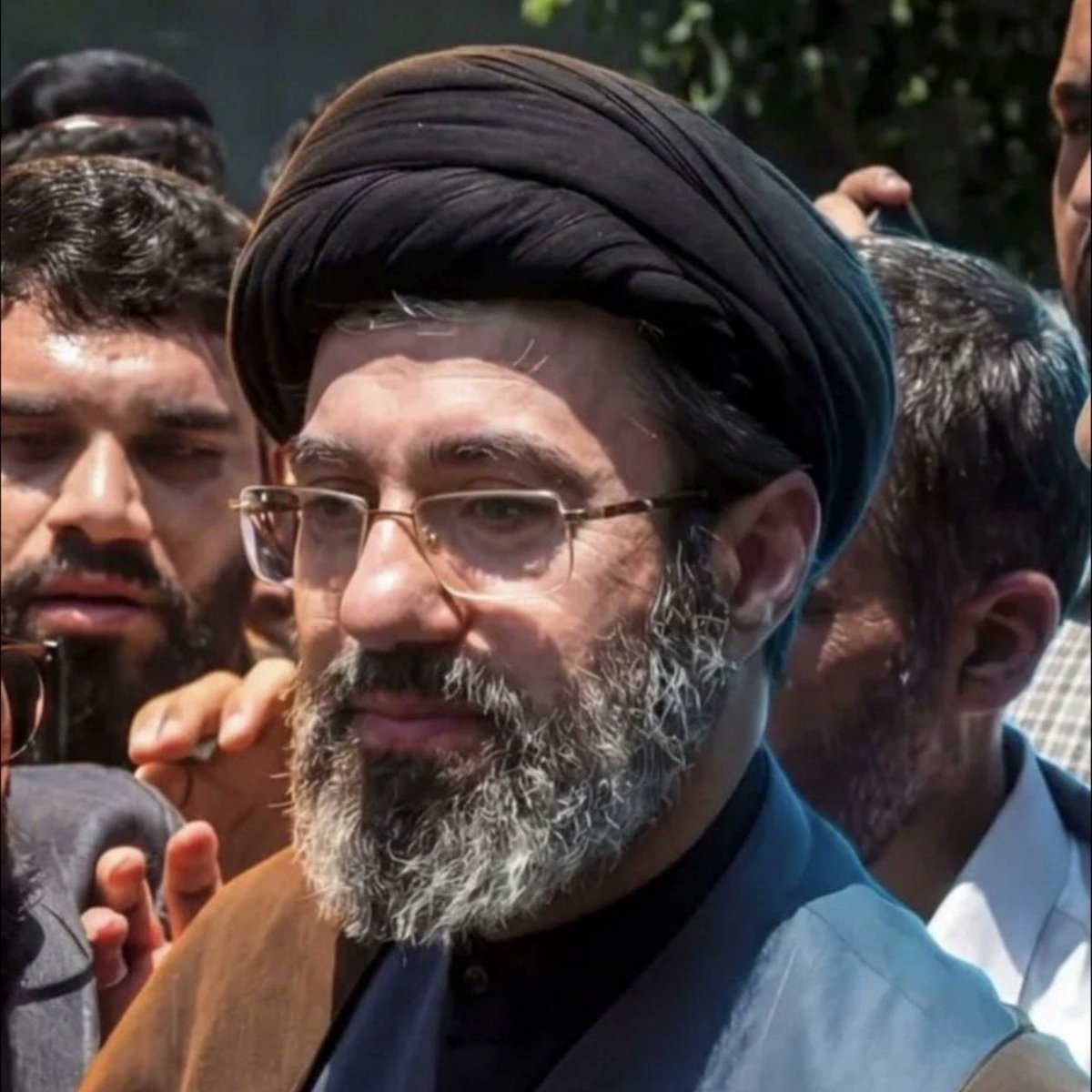 حضرت آقا فرمودن روابطمون با کشورهای همسایه دوستانه هست و خواهد ماند ولی به شرط عدم همکاری با نیروی تروریستی امریکا و صهیونی
مردم دولت های منطقه بدانند مادامی که  با تروریست هاهمکاری  نکنند دوست ما هستند و امنیتشان را تضمین میکنیم
#لبیک_یا_خامنه_ای
#از_تهران_لبیک