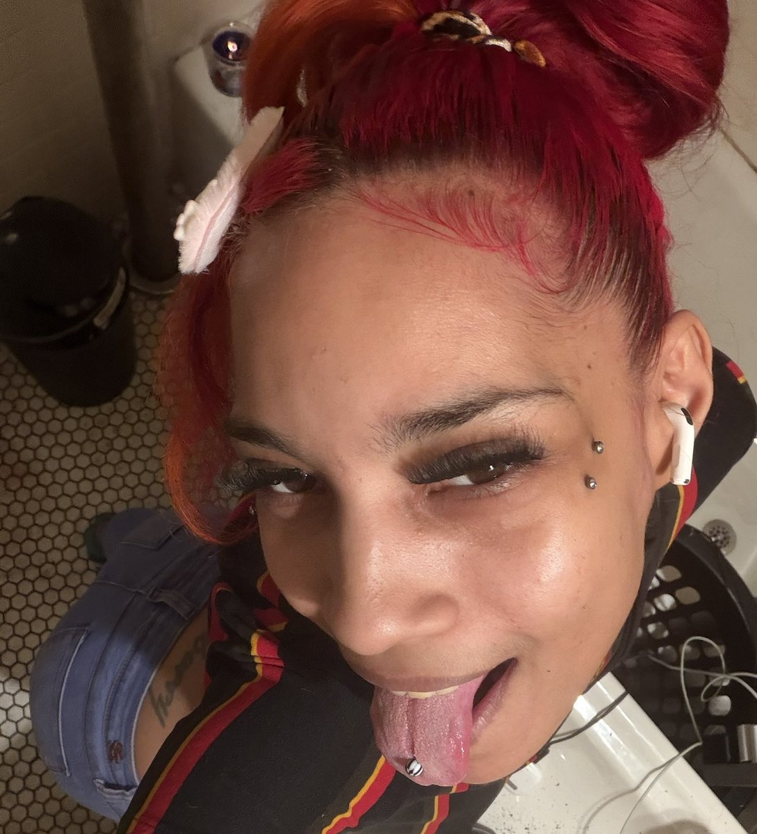 StrawberryRed tweet media