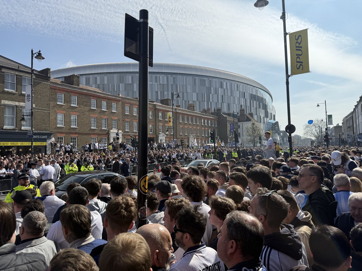 SheldonMiller's tweet photo. That was one amazing away day! 

We ended up taking a wrong turn and walking right through about 5,000 Spurs fans - stoking their coach welcome below before the game - in our Forest colours. 

For the couple of hundred who roasted us with a fairly rum chant of “who’s the ****** in the red?” that one’s for you, fellas. 3-0 on your big day out. 

We came, saw, conquered…

… “Lincoln away, Olé Olé!” 😉