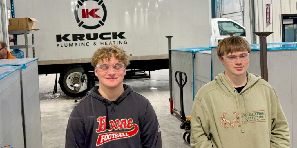 iJAGRocks's tweet image. Visit your interns at work day 👋🏼

@BooneSchools students Jack and Austin are in good hands as they participate in a #workbasedlearning experience with Kruck Plumbing &amp;amp; Heating! #employerengagement #internships #HVAC #skilledtrades
