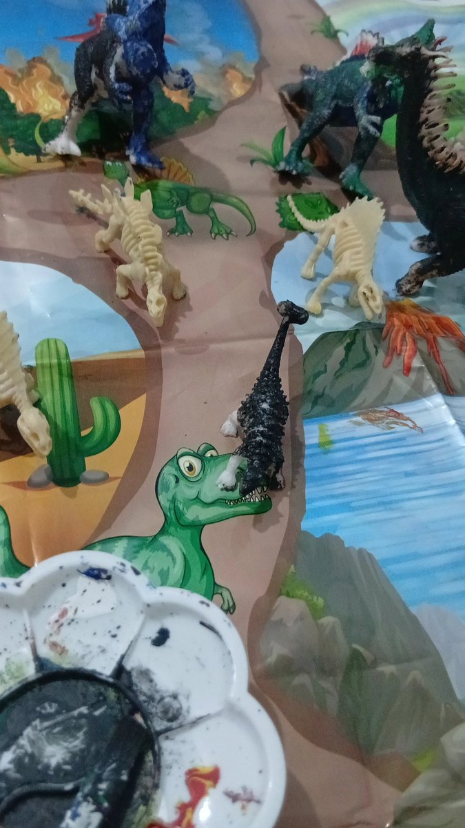 LucysVerdict03's tweet photo. Domingo incrível com meus dois garotos favoritos! 🫶🏻 Meu parceiro e minha mini cópia (vulgo meu sobrinho) passaram o dia pintando dinossauros comigo. 🦖🎨
Acho que eu me diverti bem mais que a criança, confesso!
#Dinos #ArtTime #Moments https://t.co/5CU8SJsI3G