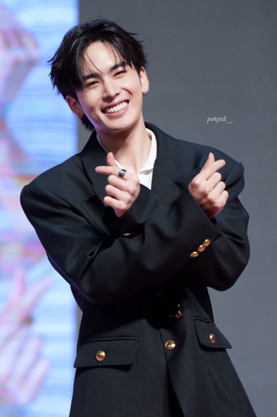 ɾαɱσɳα 🖤🤍⁀➴⛅️ tweet media