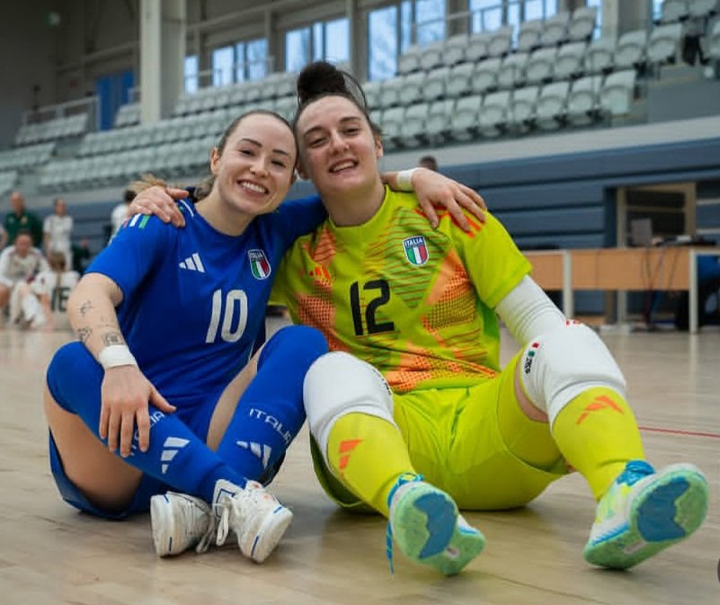 pentascit's tweet photo. Italia: terminato il raduno e la doppia sfida amichevole della Nazionale Femminile di Futsal! Le nostre Gaby Vanelli e Anthea Polloni hanno ben figurato nella preparazione alle fasi di qualificazione al prossimo Europeo di categoria che inizieranno in autunno! Congratulazioni👏👏 https://t.co/6LsnVQajCF
