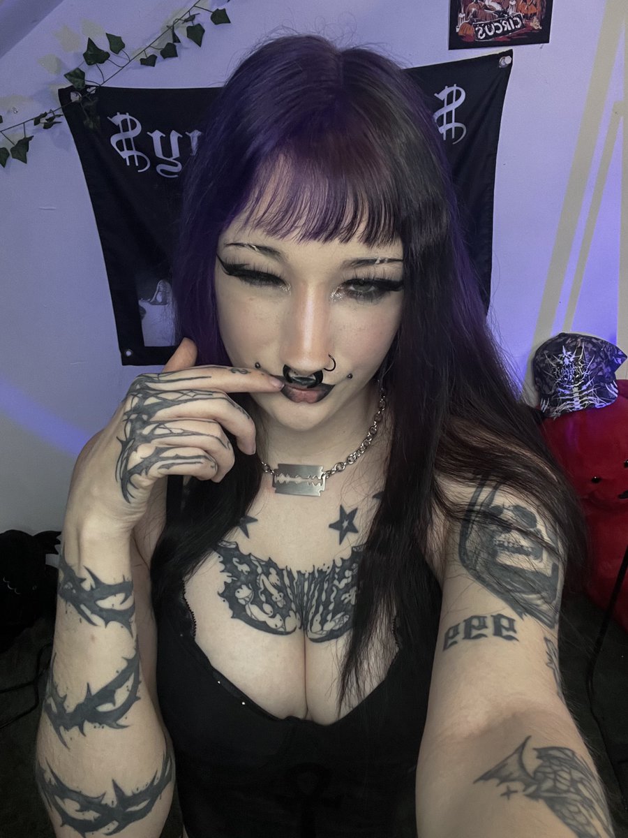 Daisy 🌙 tweet media