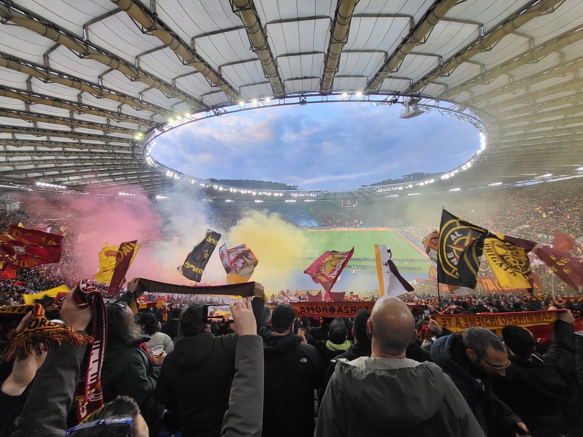 paoloasr81's tweet image. Oggi niente era scontato...questi 62000 e passa pure.
Oggi starsene a casa comodi comodi sarebbe stata la cosa più facile, e magari pure giustificabile.
Ma noi no...noi no!
#ASR💛❤️