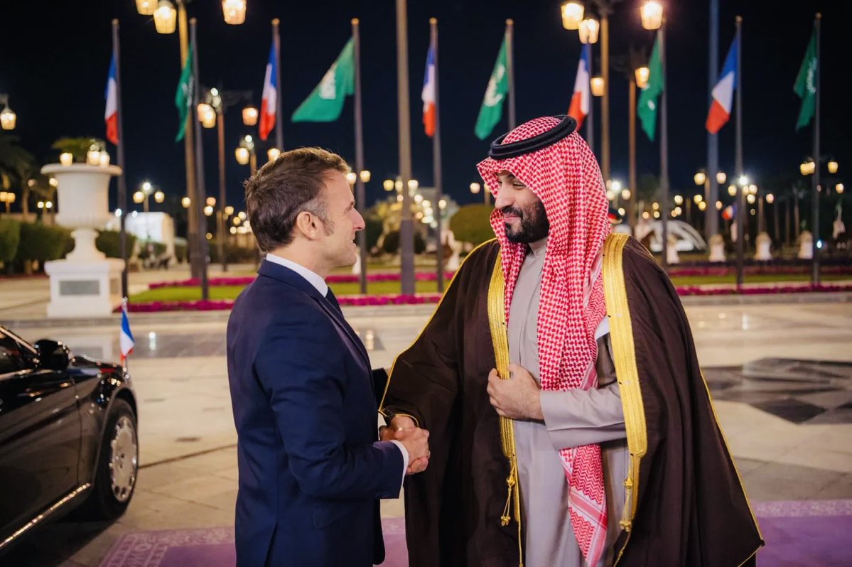 ماكرون يجدد تضامن فرنسا مع السعودية بعد محادثة هاتفية مع ولي العهد