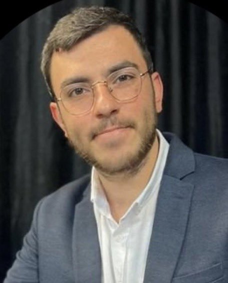 #SonDakika Dün gözaltına alınan, tarikatlar, kamu ihaleleri, Diyanet, vakıflar, Kızılay üzerine yaptığı haberleriyle dikkat çeken BirGün gazetesi muhabiri İsmail Arı, "Halkı yanıltıcı bilgiyi alenen yayma"
iddiasıyla sevk edildiği sulh ceza hakimliğince tutuklandı.