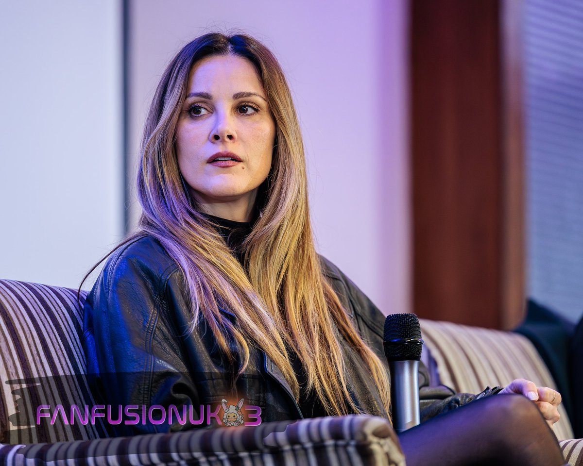 dutchstarbuck's tweet photo. Stefania Spampinato today at FanFusionUK3 #Station19 https://t.co/LFywzk2OuG