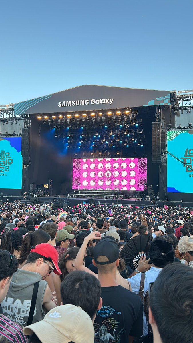 acervo clairo tweet media