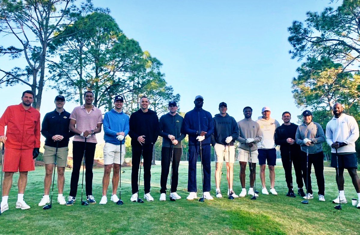 LakeShowYo tweet media