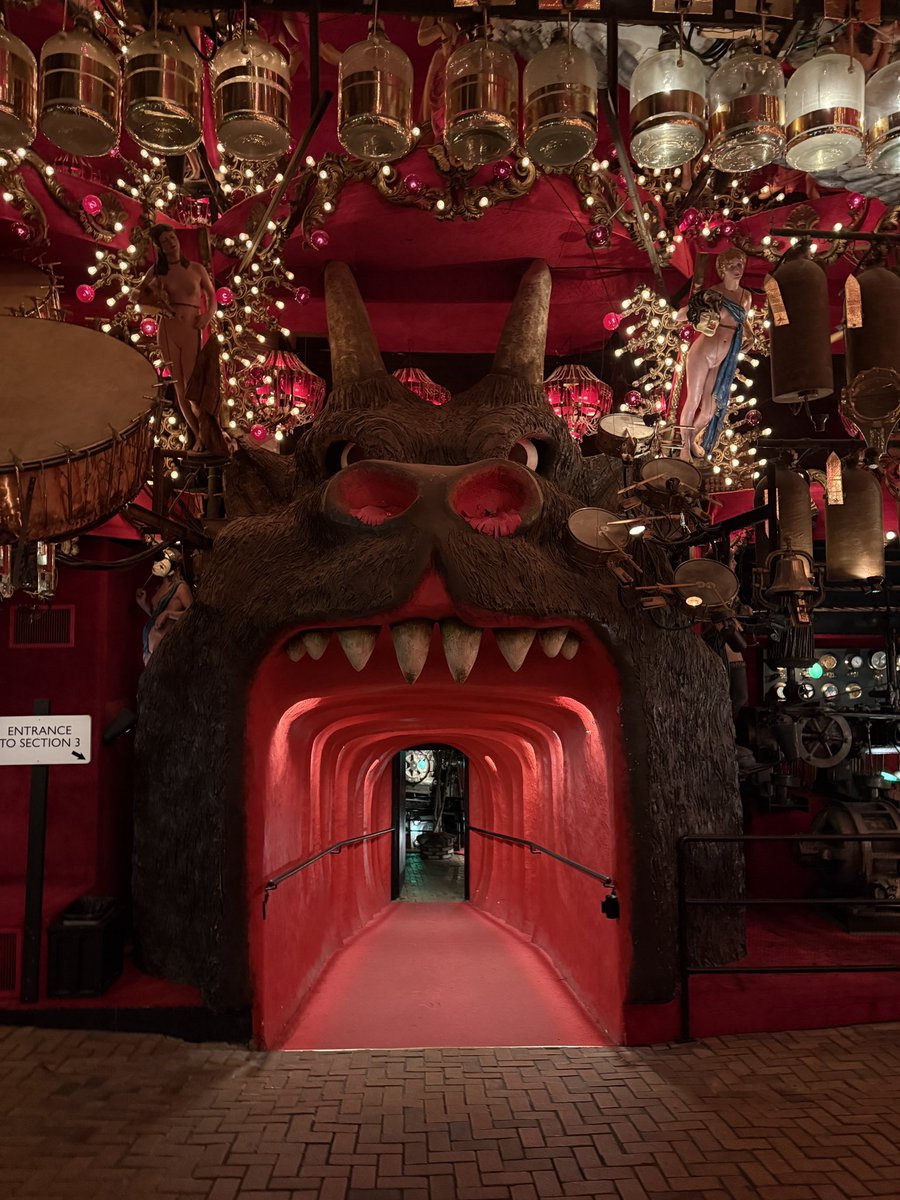 Pup Hermes 🐶 🖤🧡🪽 tweet media