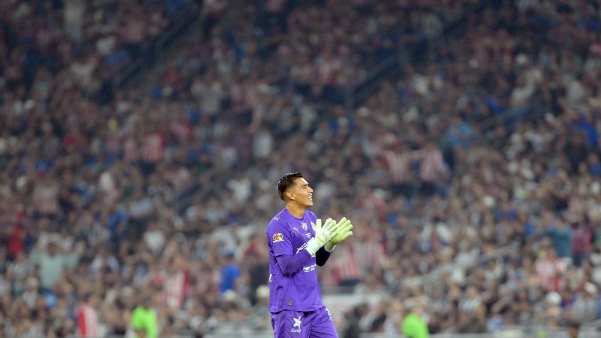 AmaneciendoMx's tweet image. Milito entregó la titularidad del Tri al 'Tala' Rangel en penalti decisivo ante Rayados

El técnico de Chivas transmitió confianza total a su portero antes del cobro de último minuto. Rangel atajó el penal y…

amaneciendo.com.mx/milito-entrego…

#milito #entregó #titularidad