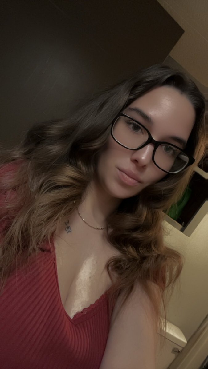 Lilfighter2022's tweet photo. Come play with me 😜
I have cashapp, pay pal and Venmo 
Match price for premades  how many you want 
30 for 30 sessions 
15 min for 30$ video calls
Customs are negotiable https://t.co/iP92qSFSPf