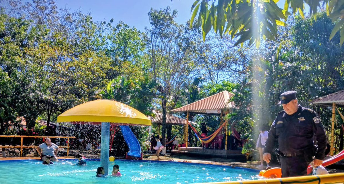 PNC El Salvador tweet media