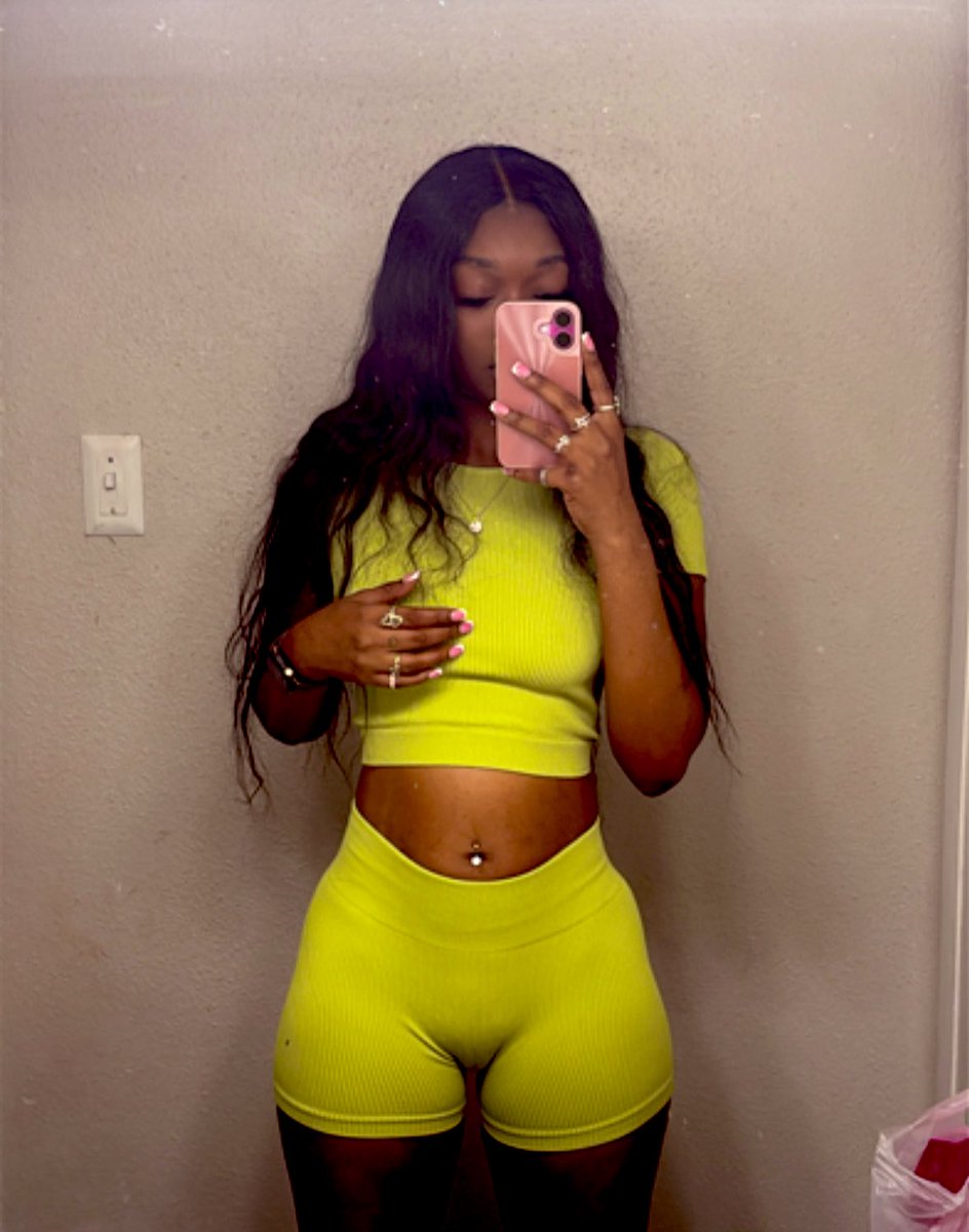TheRealKandii's tweet photo. She's Back. 😘 https://t.co/Lx9evWjh6C