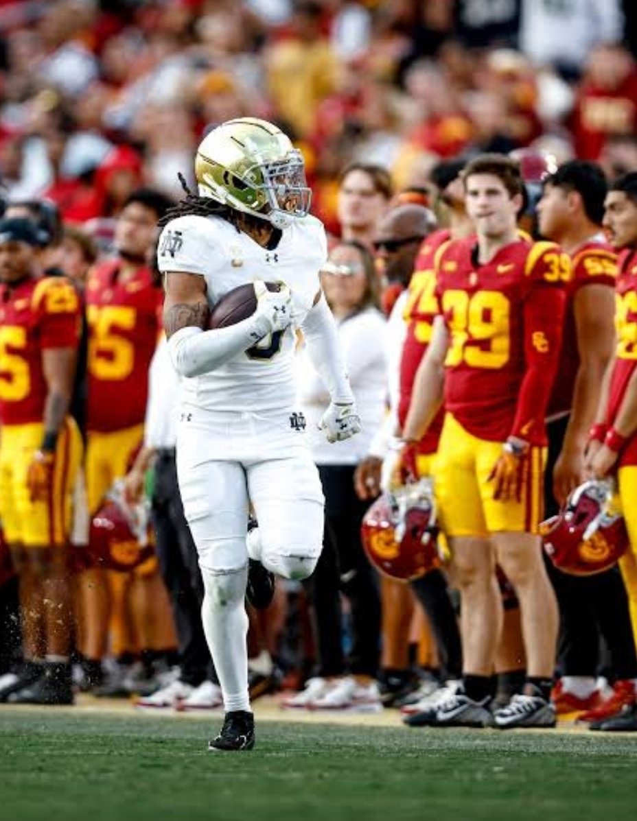 Kev11Elev's tweet photo. It was at this moment, Southern Cal said, "We can't renew this series with Notre Dame when the contract ends in 2025. We would rather play San Jose State and other inferior teams to pad meaningless wins."
To hell with Southern Cal. Always and forever! ☘️ https://t.co/kgt4YSAQxW