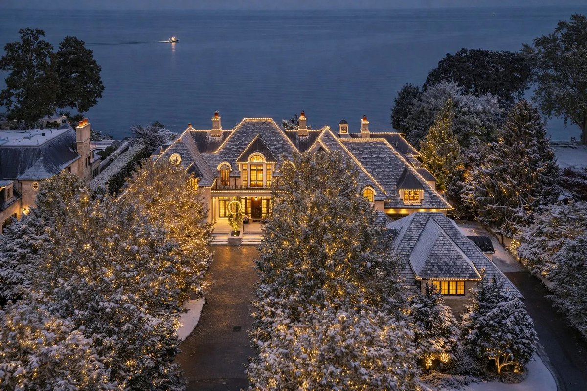 LUXRE's tweet photo. Situated on 1.5 acres and 166 feet of pristine shoreline, complete with dock, deck, and stairway access to the water.
ποΈ RE/MAX Niagara & Escarpment | $39,000,000 CAD | https://t.co/e6ThRzCgPl
#LuxuryRealEstate #WaterfrontHome #MillionDollarListing #ArchitecturalDesign https://t.co/wXjL5hS4w2