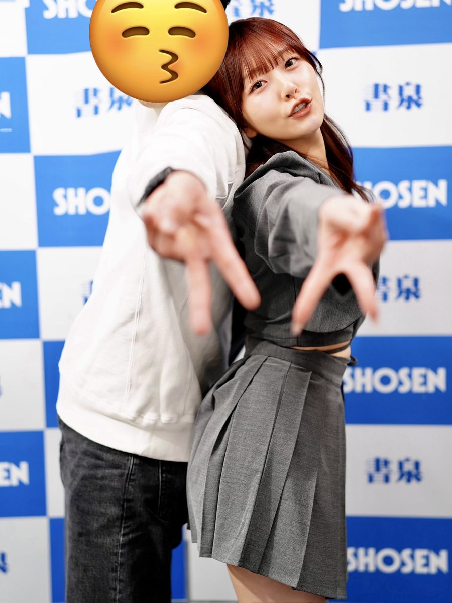 青空ひかりさん
<a href="/aozora_cmore/">青空ひかり</a>
#青空ひかり
2026.3.8 「Pika‼︎」写真集発売記念イベント

ひかちゃんの腰の高さに
敬意を抱いてる反面、自分の足の短さに
絶望を感じてる一枚(  °-° )ｴｯ…

少しずつ体調回復してるって聞いて
ほんとに良かったよ☺️
元気になって次会えた時はまた一緒に