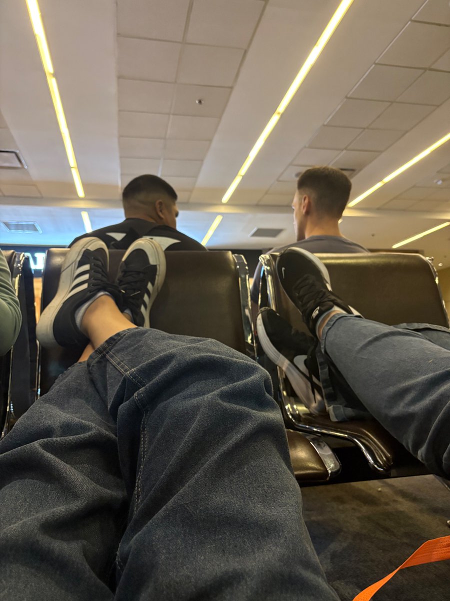 La vida es lo que pasa mientras <a href="/flybondioficial/">flybondi</a> te cancela los horarios de vuelo 🙃🙃🙃