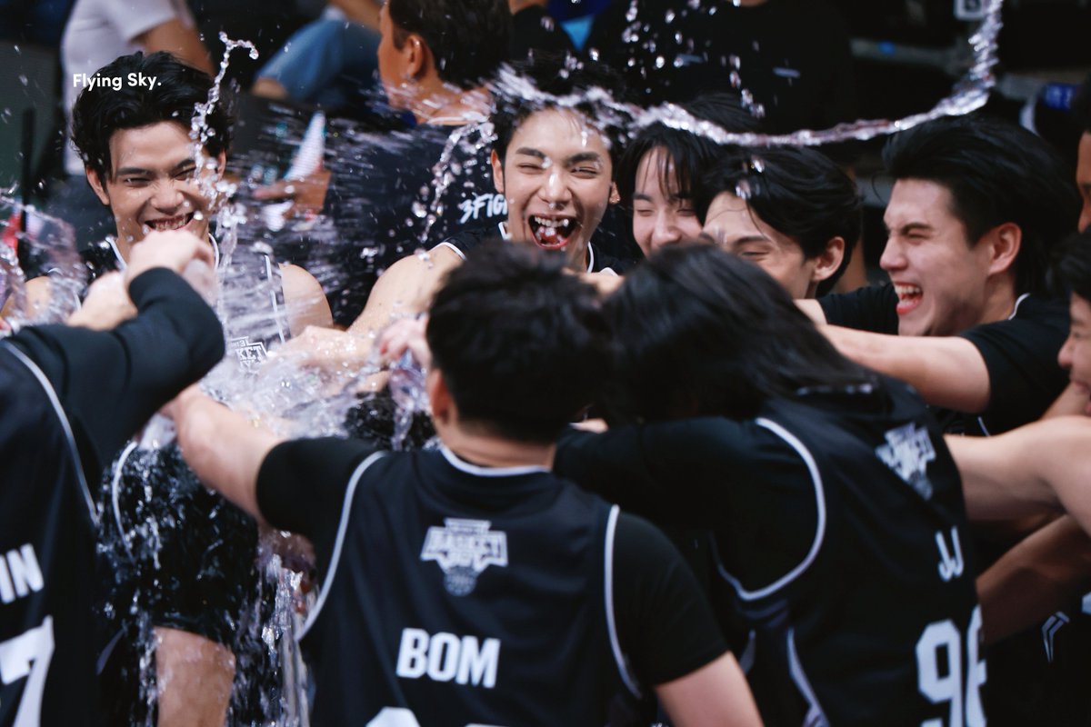 Flying sky tweet media