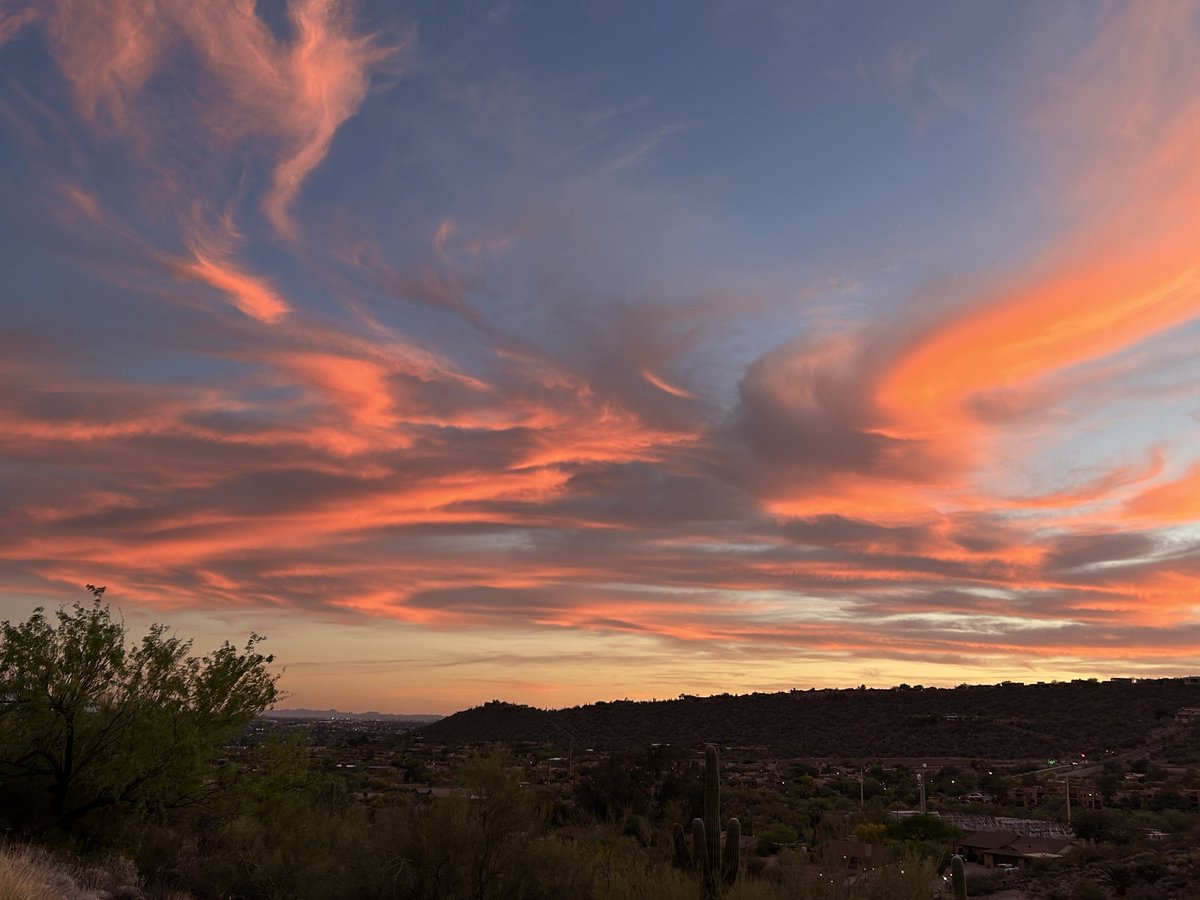 JonAhlgrim's tweet image. Pretty night in the neighborhood. #Tucson