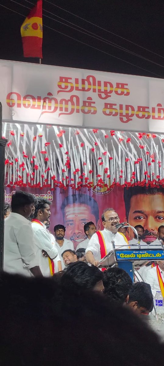 TvkDindigul's tweet photo. நேற்று திண்டுக்கல் மத்திய மாவட்டம் சார்பாக நிலக்கோட்டை சட்டமன்ற தொகுதிக்கு உட்பட்ட வத்தலக்குண்டில் ஏற்பாடு செய்யப்பட்ட கூட்டத்தில், நமது கழக பேச்சாளர் அண்ணன் திரு நாஞ்சில் சம்பத் அவர்கள் பேசிய போது எடுக்கப்பட்ட படங்கள். 
#TVKForTN 
#TVK2026 https://t.co/1kqSzLXs1f