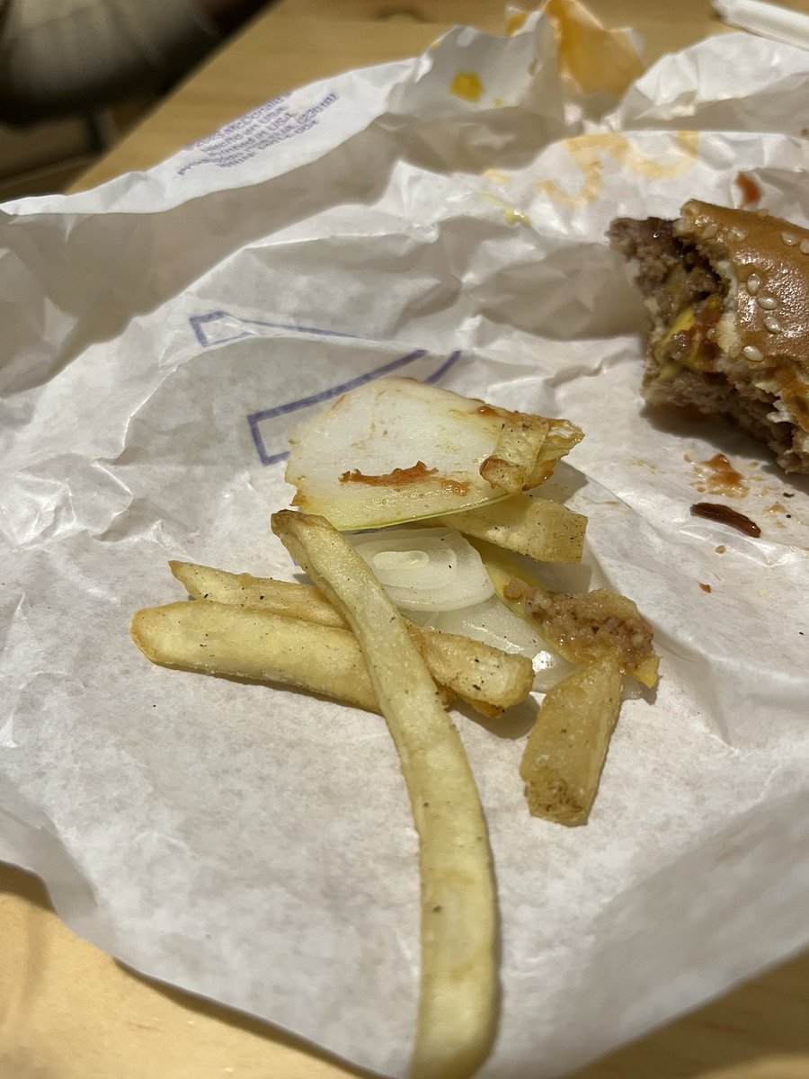 clarines11's tweet photo. @McDonaldsCol terrible experiencia en McDonald's calle 125 con autopista norte Bogotá la cebolla completa, las papas caucho das uña se sienten como viejas y en este punto generalmente en el automac olvidan entregarle a uno cosas (papas, regalo de cajita feliz, pedido incompleto) https://t.co/0W0sBUHLvG