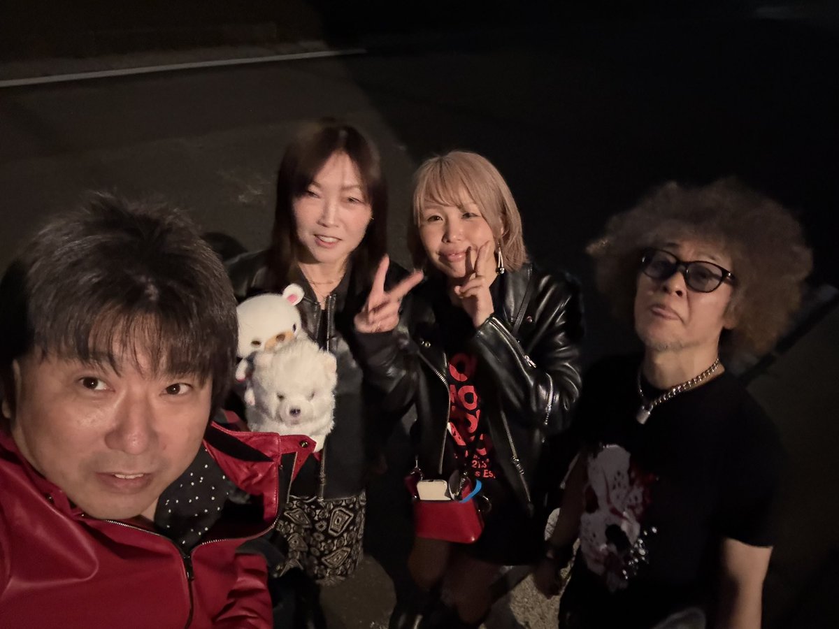 昨夜は藤が丘MUSIC FARMにてバニラゾンビライブでした。
Gratte-CielのshinさんとHalさんのW生誕祭。
お誘いいただきありがとうございました🙇🙇
⁡
楽しい一夜でした〜
⁡
お越しいただいた皆様、対バンの皆様、会場スタッフの皆様、ありがとうございました！