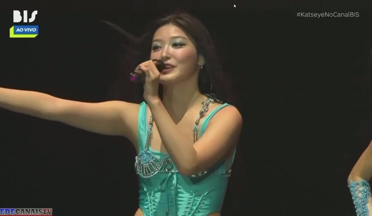 raquel is mourning. tweet media