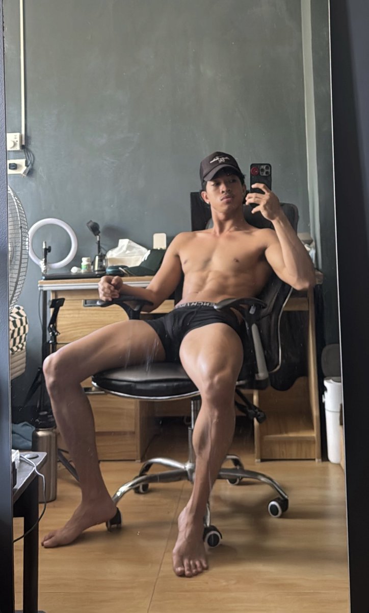 arawnnnnnnnnnny's tweet photo. Wfh fit https://t.co/YGSdSf8e6I