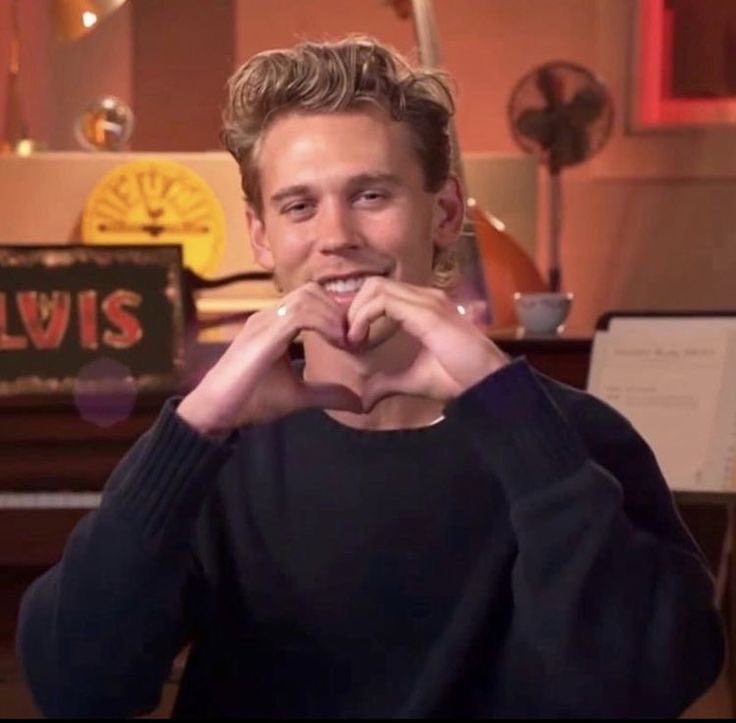 ausmyslf's tweet photo. ★ austin butler being a meme,
a thread; https://t.co/uAF8ZqLqBm