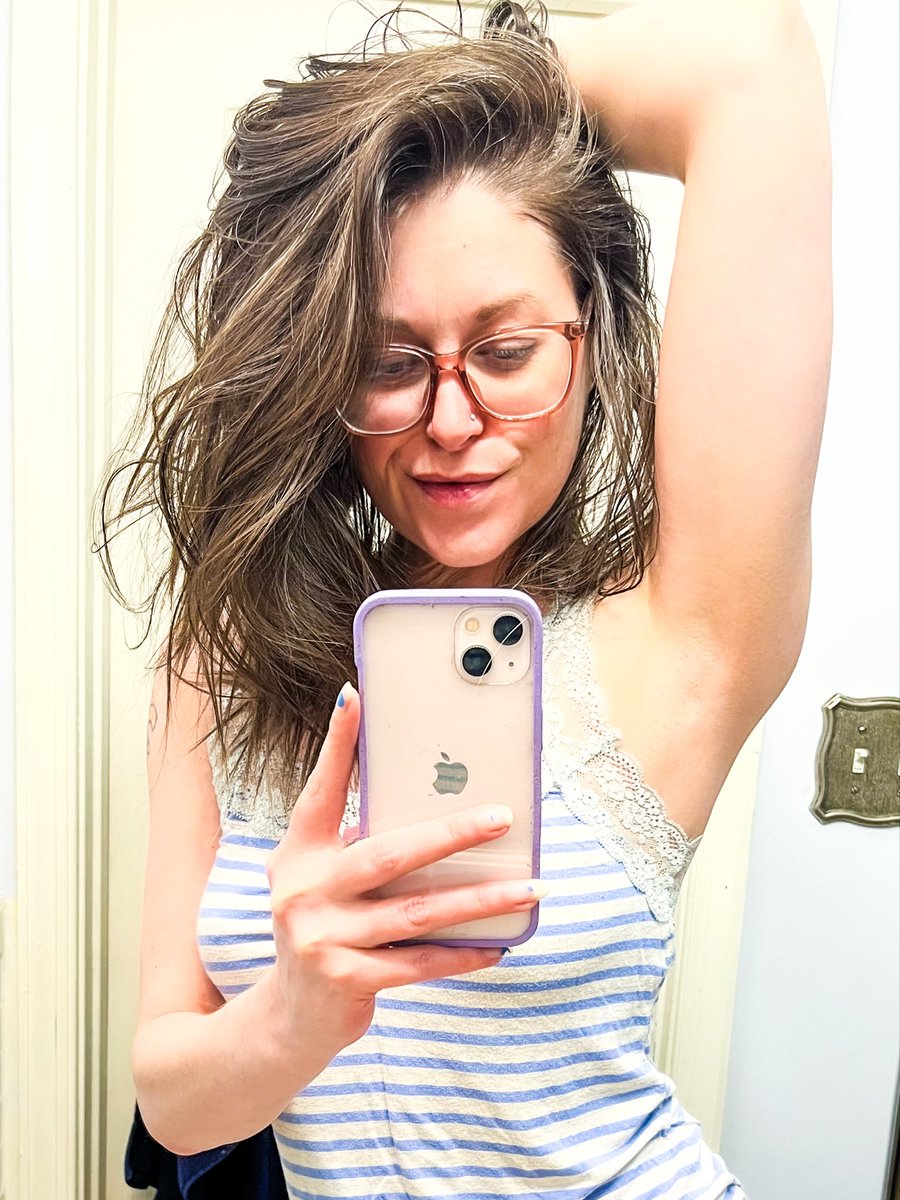 OneBlueIris tweet media